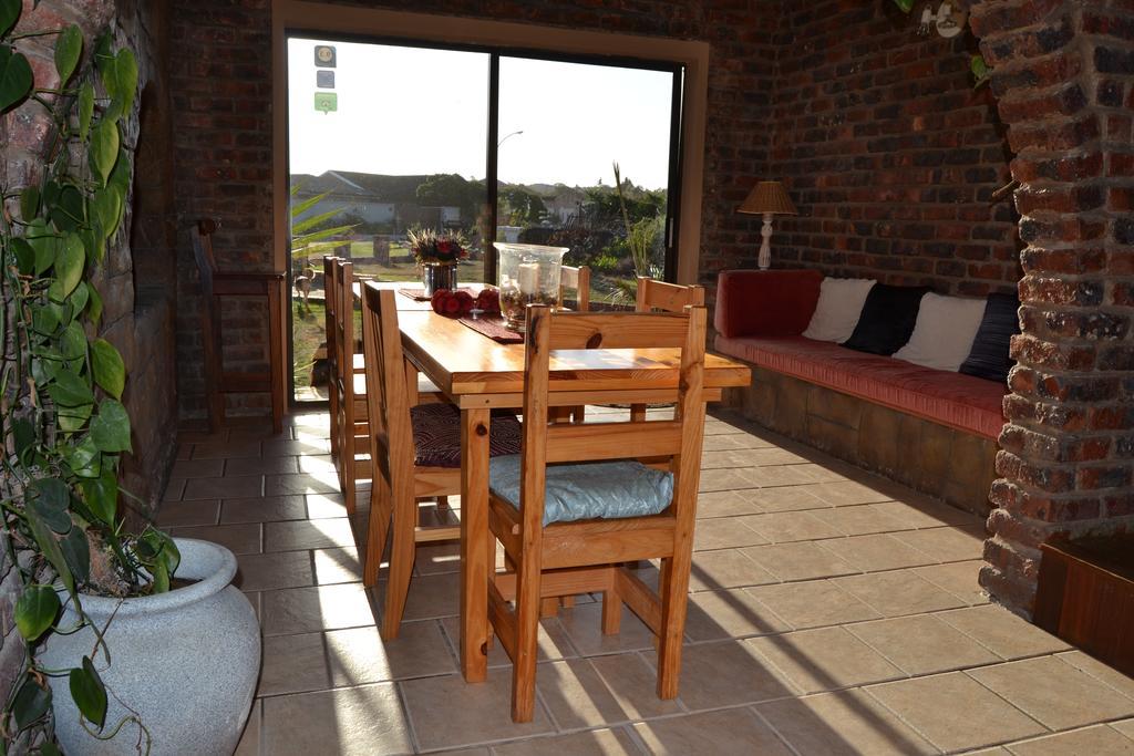 Dolphin View Guesthouse Jeffreys Bay Exterior photo